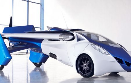 La compañía Aeromobil de Eslovaquia, planea lanzar su automóvil volador en el año 2017. El vehículo cuenta con un diseño híbrido que cumple con 2 funciones, usarlo como un auto o aeroplano, a conveniencia de la situación en la que se encuentre el usuario, esta invención es capaz de cubrir distancias superiores a los 700 […]