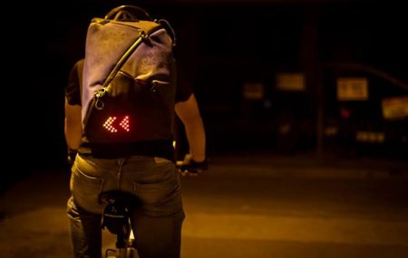 Si bien Lumos Aster no es la primera mochila con luces e inteligente, es la más completa en cuanto a concepto de mochila de seguridad se refiere, especialmente a ciclistas urbanos.
Cuando comienza a caer la noche, es cuando logramos … Leer más