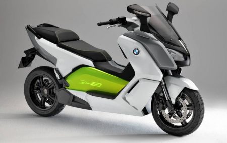 Pues si, BMW ha anunciado la renovación de su scooter eléctrico, el BMW C-Evolution, que pasará a contar con su segunda versión, la primera es del año 2012 y como es de suponer, debe tener mejoras y al permitir una autonomía de 160 kilómetros y una velocidad máxima de 129 km/h. además ofrece una potencia […]